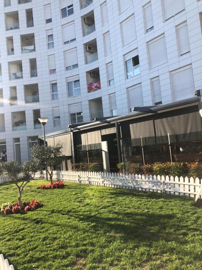 Rovena'S Apartment - Free Parking Tirana Exterior foto