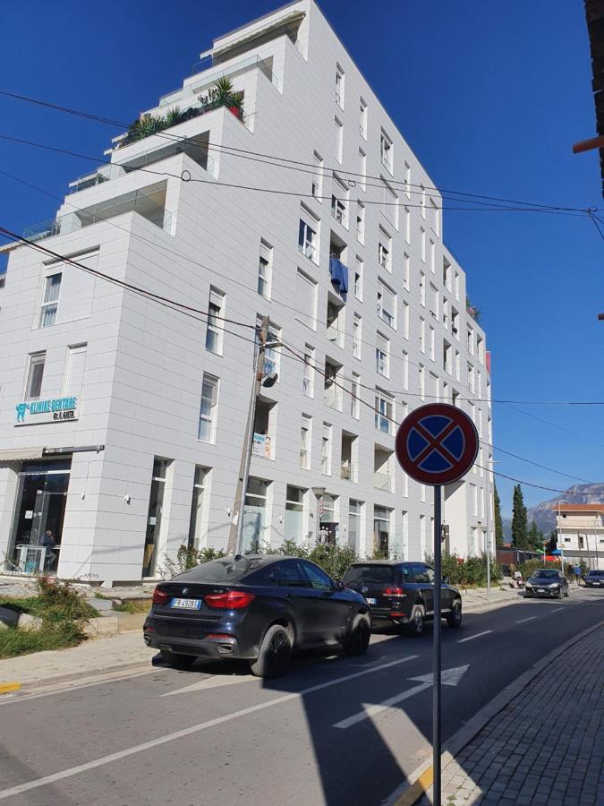 Rovena'S Apartment - Free Parking Tirana Exterior foto