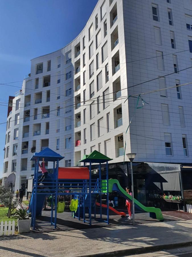 Rovena'S Apartment - Free Parking Tirana Exterior foto
