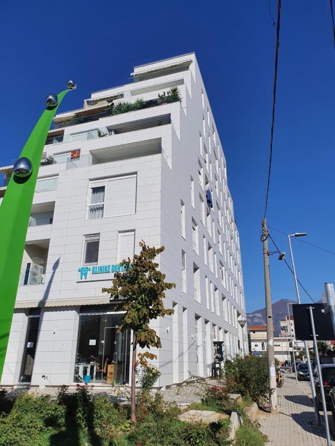 Rovena'S Apartment - Free Parking Tirana Exterior foto